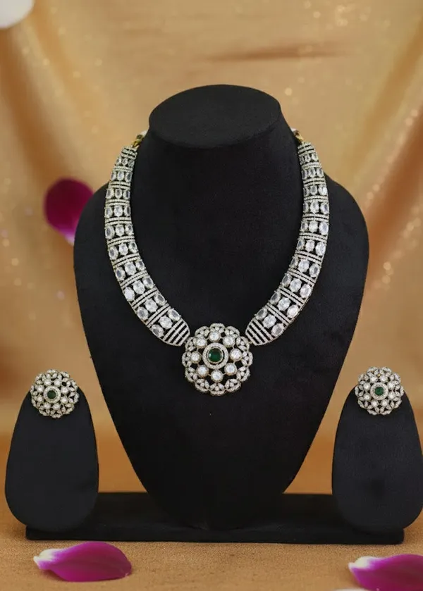 Silver_Brass_Necklace_Set_For_Women